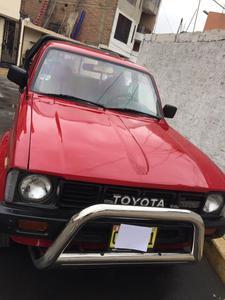 Toyota Hilux • 1990 • 280,000 km