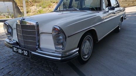 Mercedes-Benz 200 - 300 • 1970 • 17,000 km