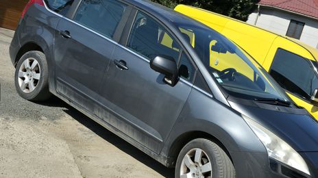 Peugeot 5008 • 2010 • 228,524 km