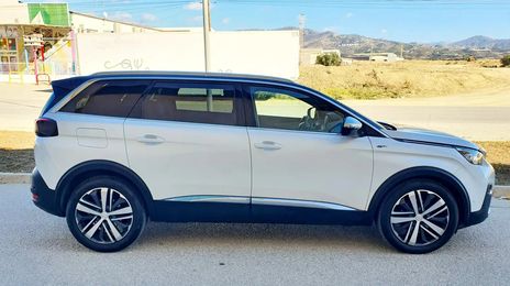 Peugeot 5008 • 2017 • 64,000 km
