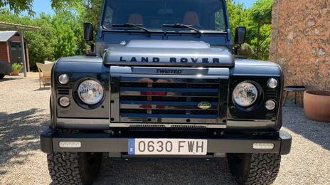Land Rover Defender • 2007 • 117,500 km