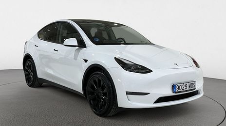 Tesla Model Y • 2023 • 8,890 km