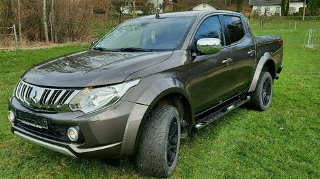 Mitsubishi L200 • 2017 • 81,000 km