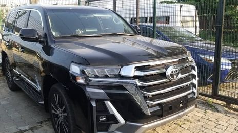Toyota Land Cruiser • 2017 • 17 km