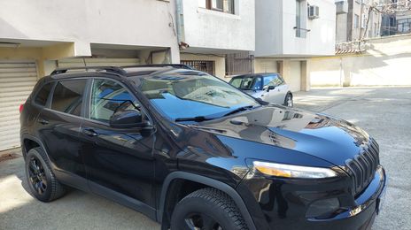Jeep Cherokee • 2016 • 235,000 km