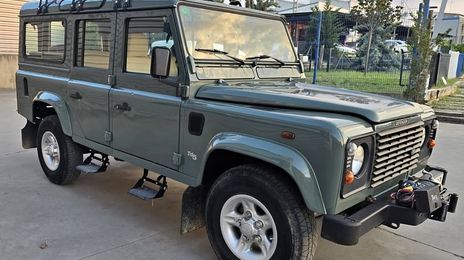 Land Rover Defender • 2000 • 236,725 km