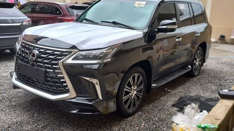 Lexus LX • 2023 • 82,000 km