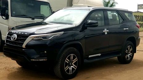 Toyota Fortuner • 2022 • 0 km