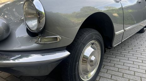 Citroën DS5 • 1964 • 78,987 km