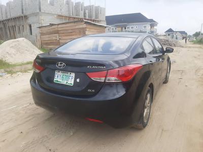 Hyundai Elantra • 2013 • 125,000 km