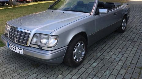 Mercedes-Benz E • 1993 • 200,000 km