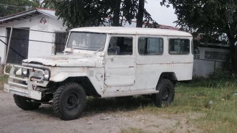 Toyota Land Cruiser • 1985 • 300,000 km