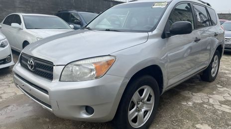 Toyota RAV4 • 2008 • 32 km