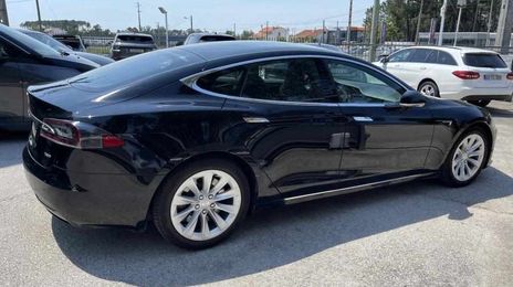 Tesla Model S • 2018 • 45,000 km
