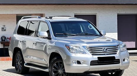 Lexus LX • 2010 • 243,000 km