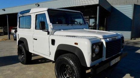 Land Rover Defender • 2000 • 190,000 km