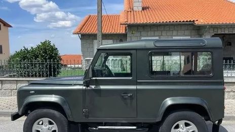 Land Rover Defender • 2004 • 105,000 km