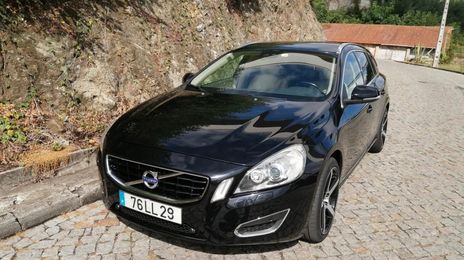 Volvo V60 • 2011 • 200,000 km