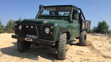 Land Rover Defender • 2000 • 105,000 km
