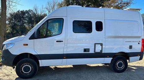 Mercedes-Benz Sprinter • 2019 • 124,000 km