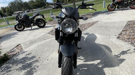 Suzuki sfv650 • 2023 • 1 km