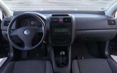Volkswagen Golf • 2004 • 90,000 km