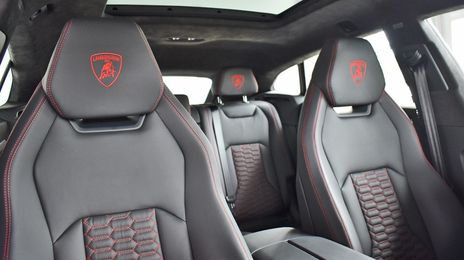 Lamborghini Urus • 2020 • 305 km