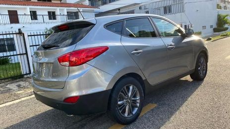Hyundai Santa Fe • 2015 • 110,000 km