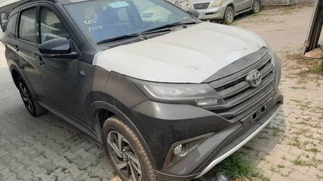 Toyota Prius v • 2019 • 21 km