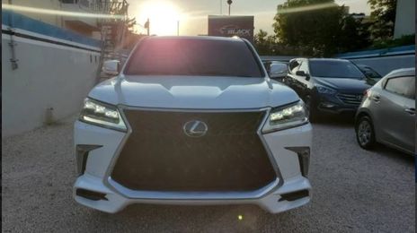 Lexus LX • 2018 • 60,000 km