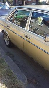 Mercedes-Benz 200 D • 1982 • 299,632 km