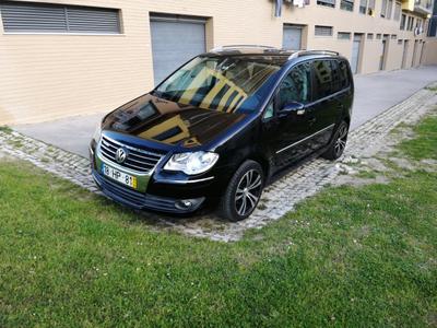 Volkswagen Touran • 2009 • 150,000 km