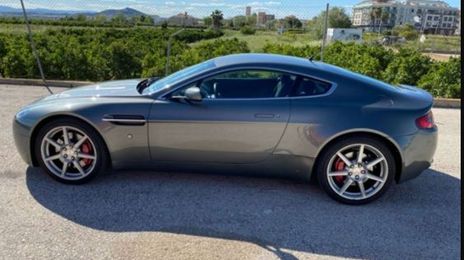 Aston Martin V8 Vantage • 2008 • 100,000 km