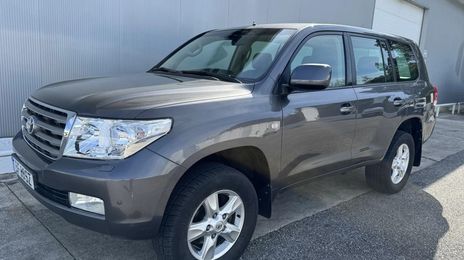Toyota Land Cruiser • 2008 • 250,000 km