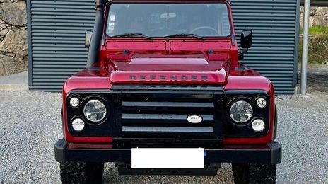 Land Rover Defender • 2001 • 205,000 km