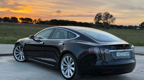 Tesla Model S • 2020 • 98,500 km