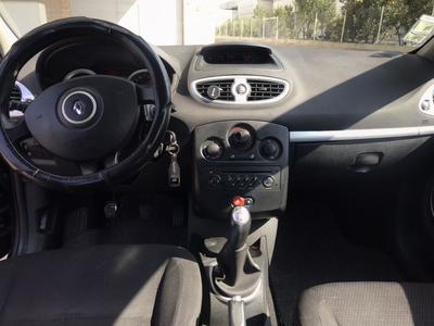 Renault Clio • 2005 • 220,000 km