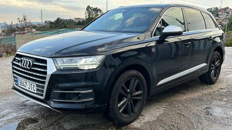 Audi Q7 • 2016 • 180,000 km