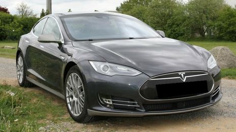 Tesla Model S • 2015 • 168,000 km