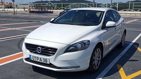 Volvo V40 • 2012 • 281,000 km