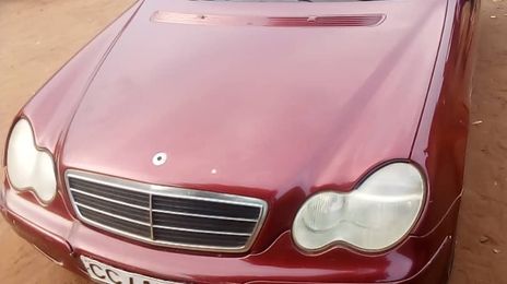 Mercedes-Benz C-Class • 2005 • 245,000 km