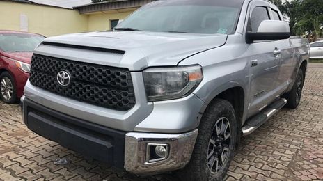 Toyota Tundra • 2017 • 80,000 km