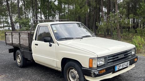 Toyota Hilux • 1988 • 247,000 km