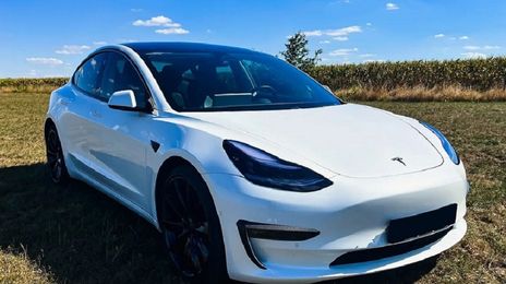 Tesla Model 3 • 2019 • 133,000 km