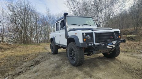 Land Rover Defender • 2005 • 135,000 km