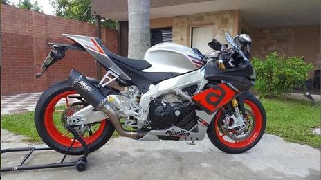 Aprilia rsv4 aprc • 2018 • 35,000 km