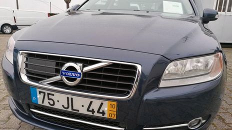 Volvo S80 • 2010 • 200,000 km