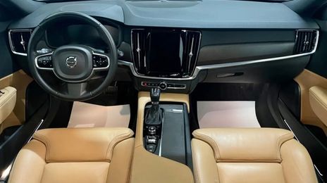 Volvo V90 • 2020 • 85,000 km