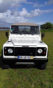 Land Rover Defender • 2004 • 210,000 km