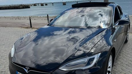 Tesla Model S • 2017 • 85,000 km